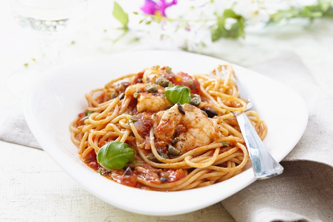 Spaghetti with king prawns and tomato sauce