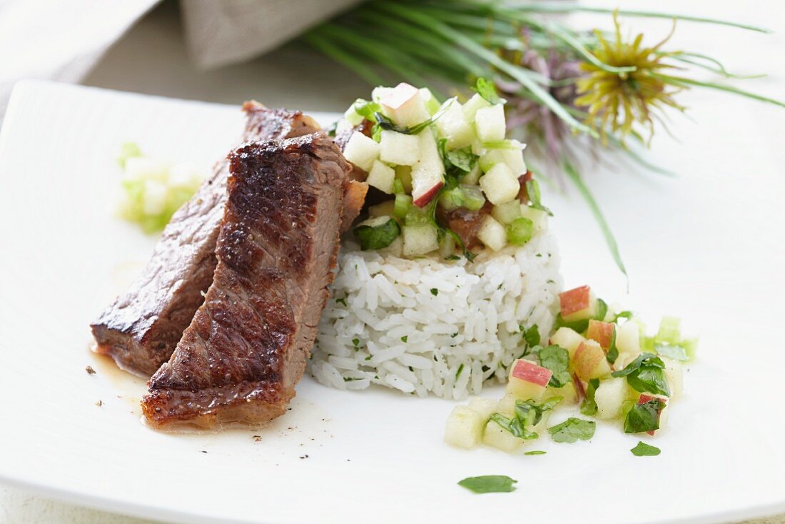 Rump steak with rice and apple salsa