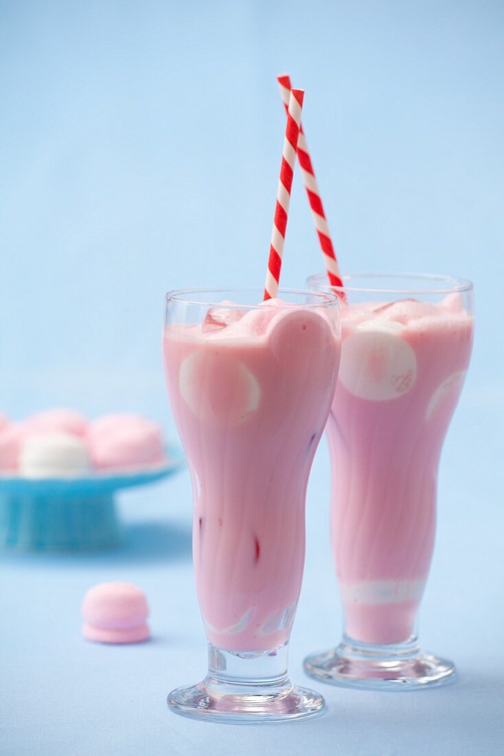 Strawberry milkshake with marshmallows in two glasses