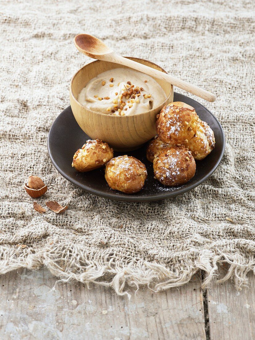 Chouquettes mit Haselnusscreme