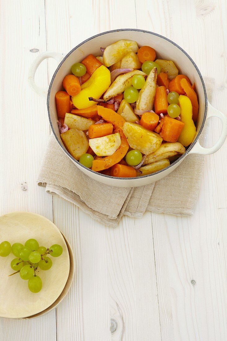 Vegetable stew with autumn fruits