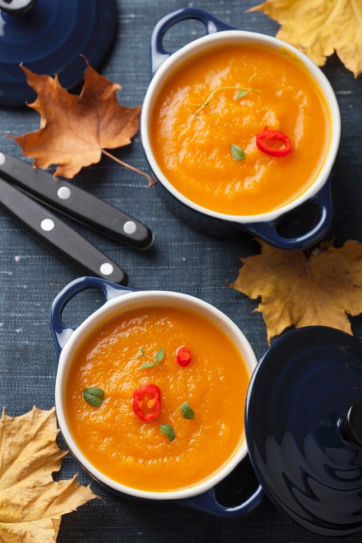 Autumn squash soup with sliced chillies and thyme