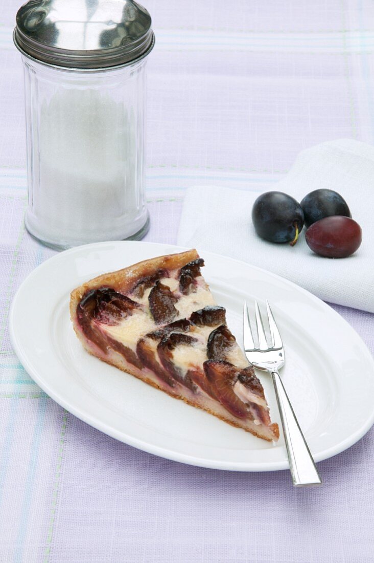 Cheesecake with plums