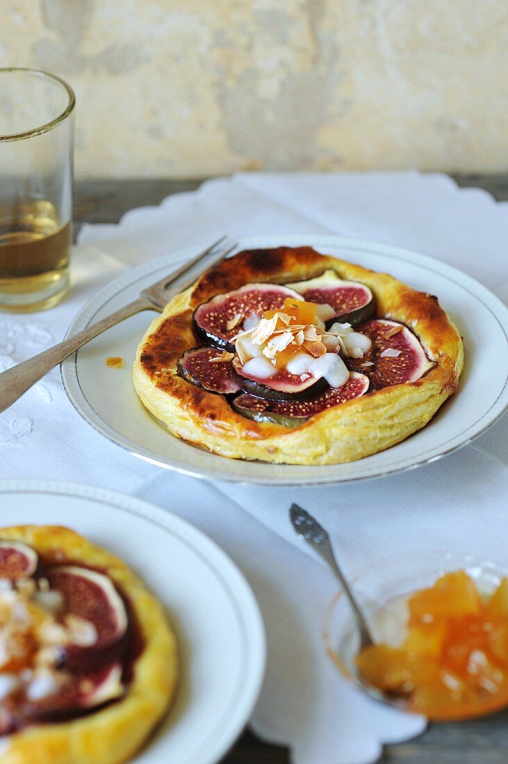 Mini fig tarts with manchego cheese and quince jelly