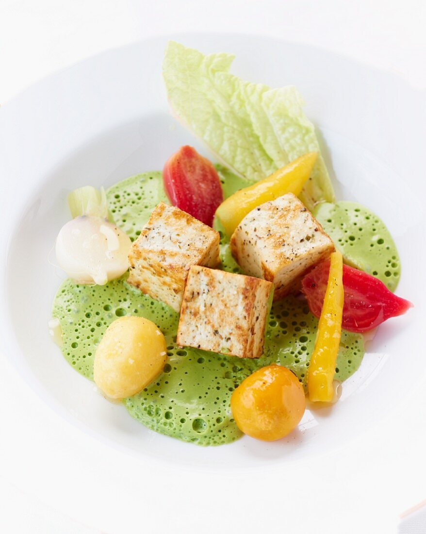 Tofu with herb sauce and vegetables