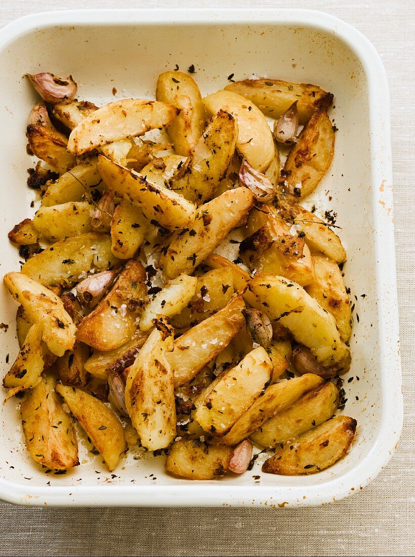Potato wedges with garlic and herbs
