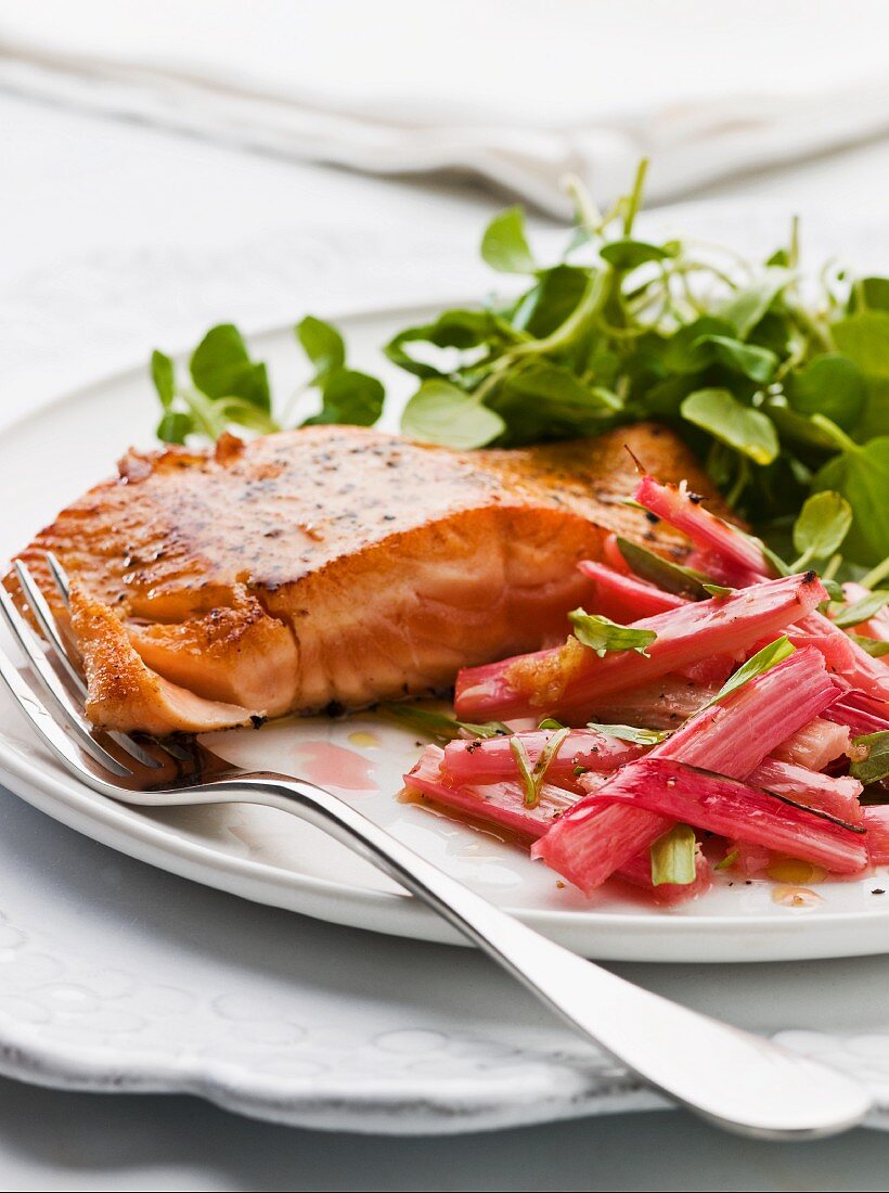 Salmon with rhubarb and tarragon