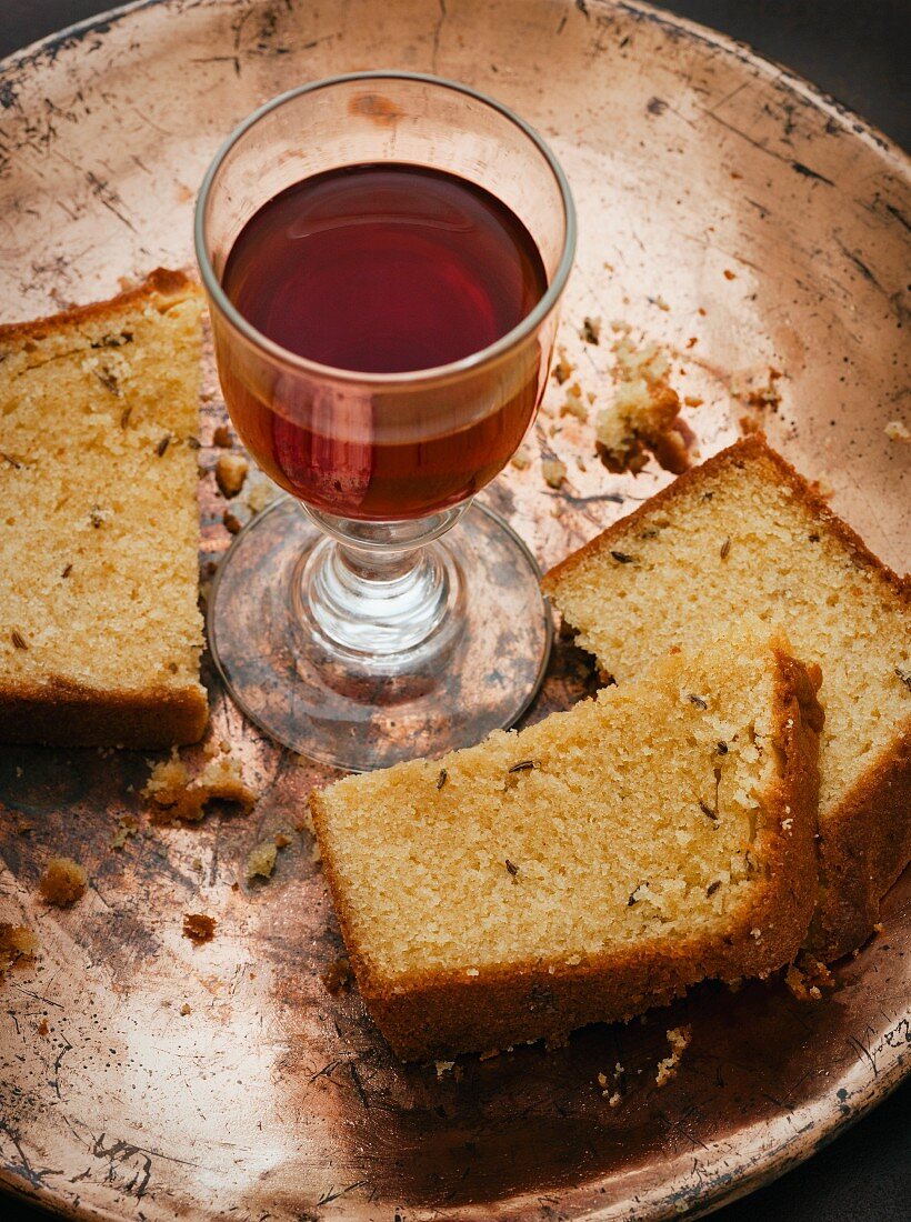 Fennel cake and a glass of wine