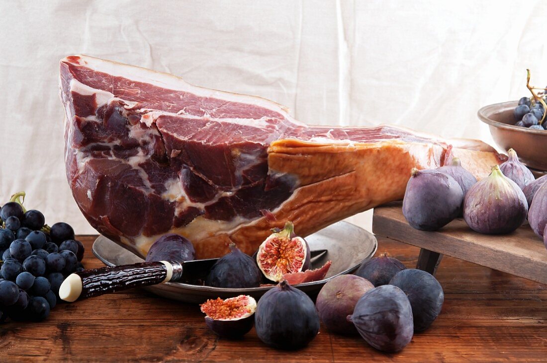A leg of Parma ham, figs and blue grapes