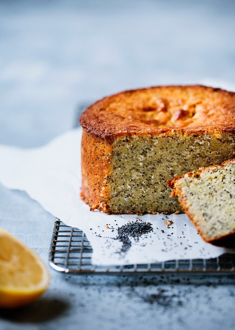 Zitronenkuchen mit Mohn