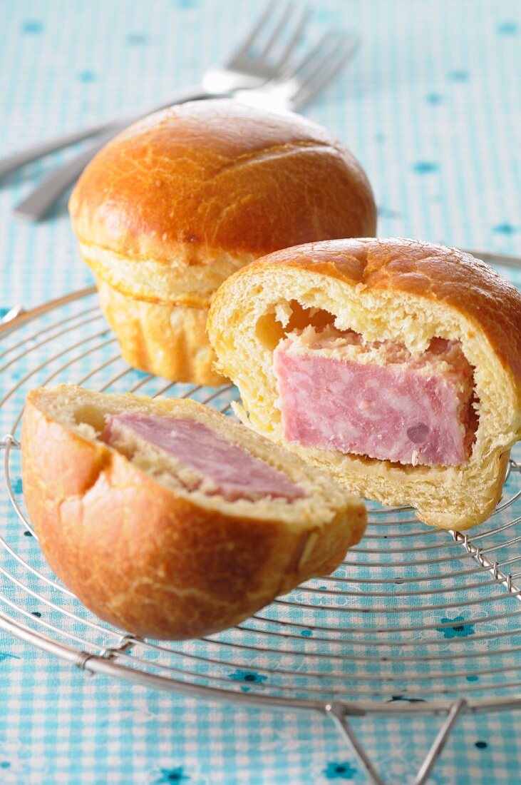 Brioche gefüllt mit Saucisson (Frankreich)