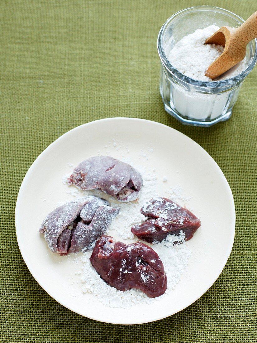 Chicken livers in flour