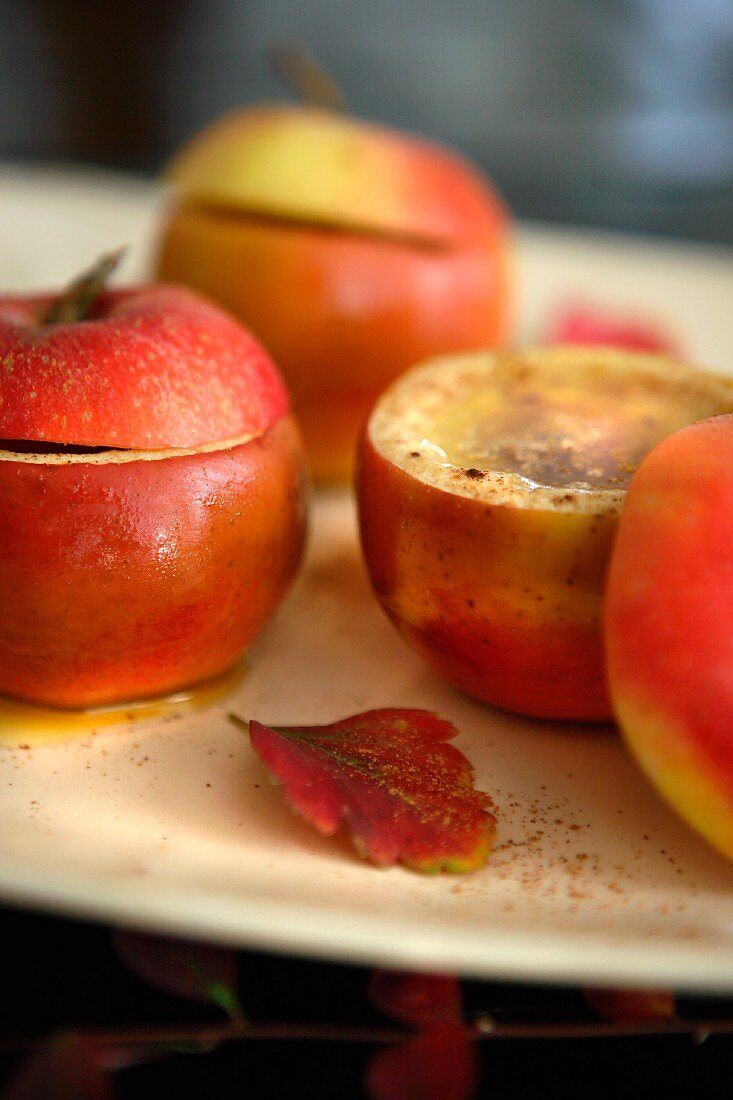 Baked apples with cinnamon