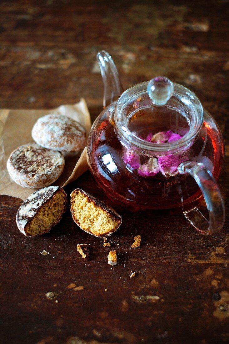 Black tea with rose petals, served with Russian biscuits