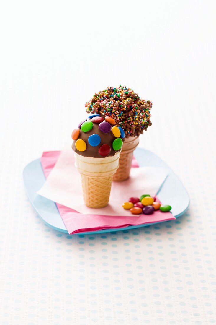 Filled ice cream cones with chocolate coating and toppings