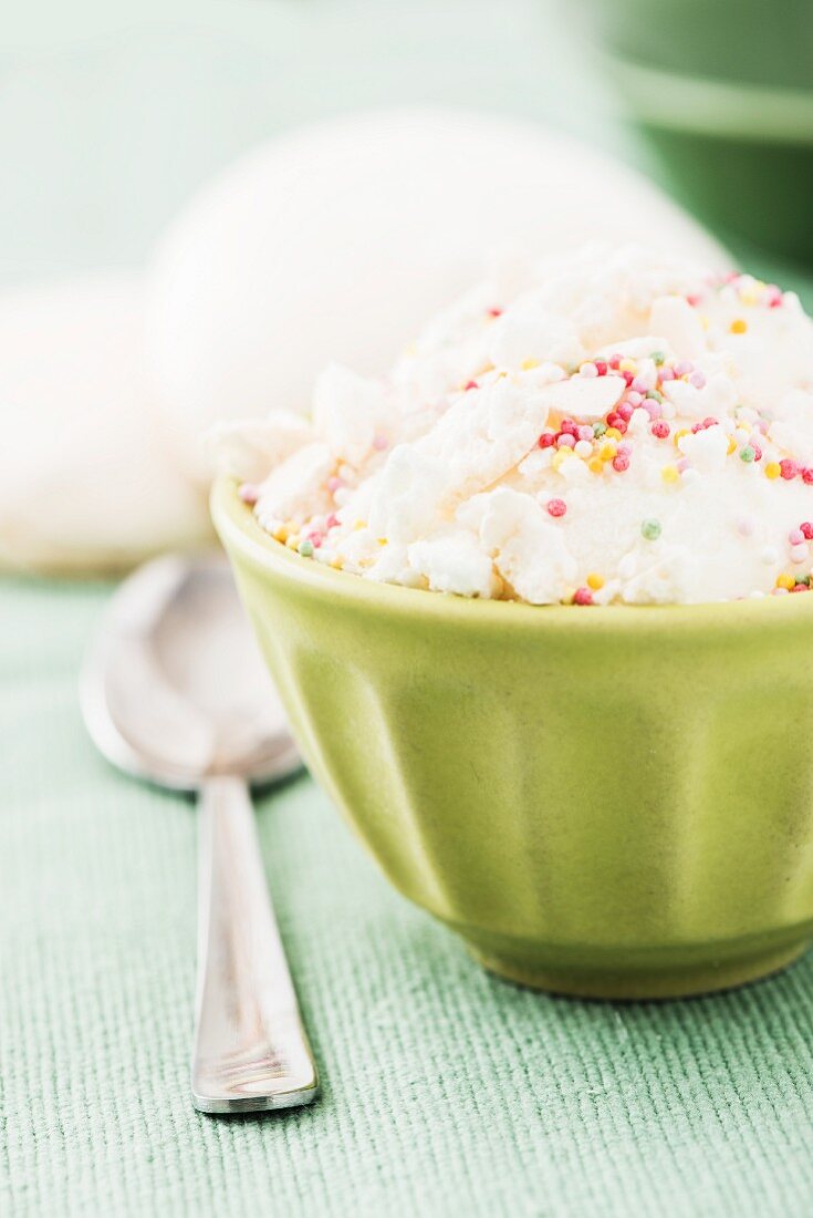 Vanilla ice cream with sugar pearls and chopped meringue