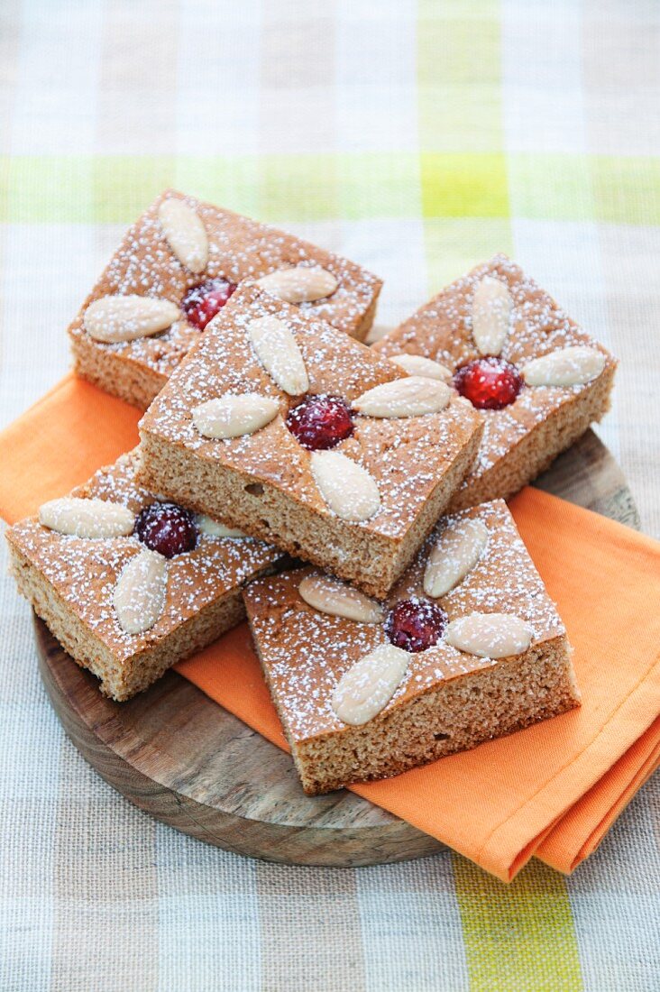 Gingerbread with cherries and almonds