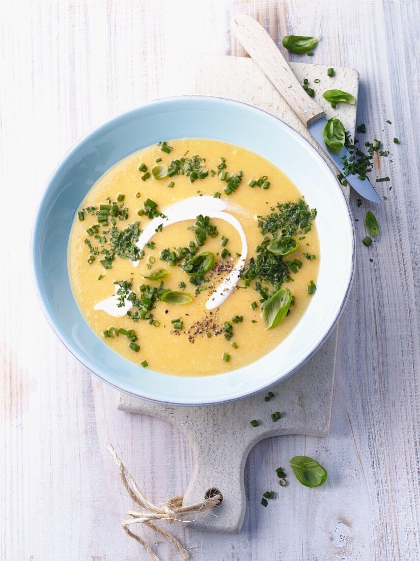 Kartoffelcremesuppe mit Kräutern