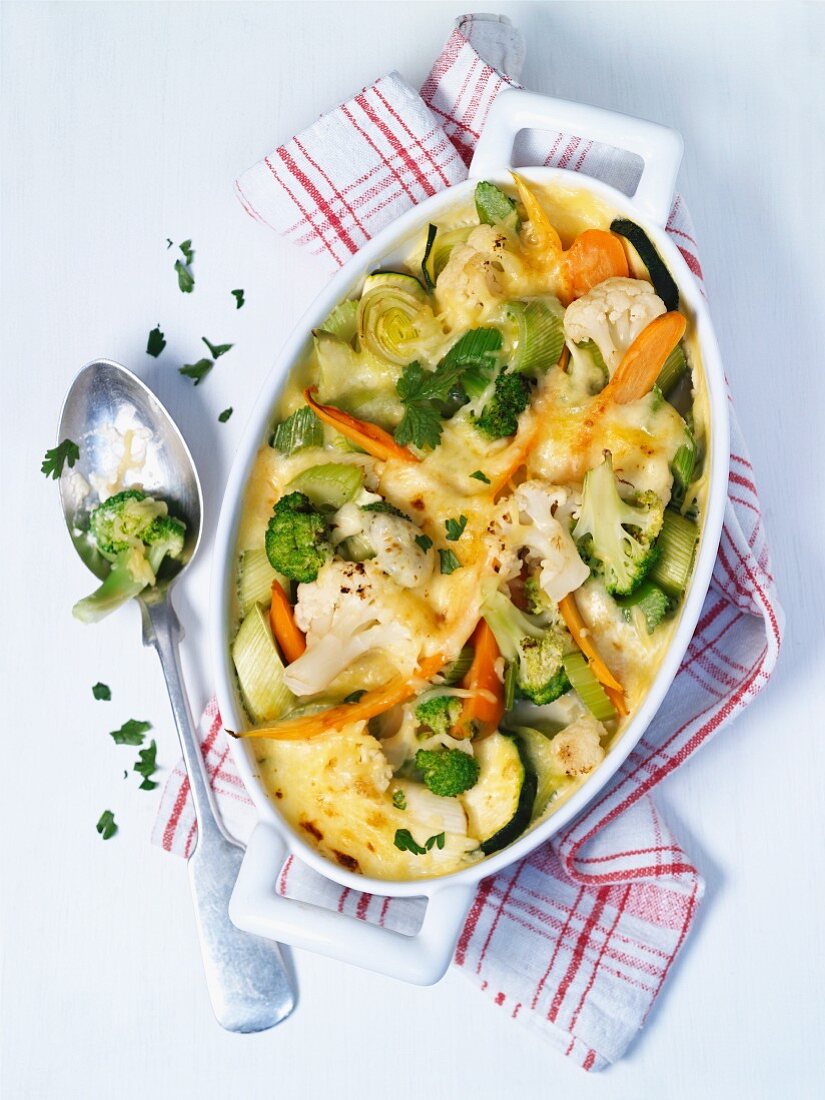 Vegetable bake with cauliflower and broccoli