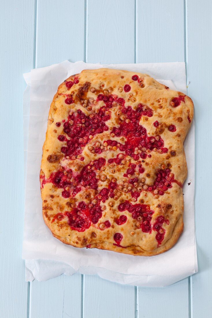 Hefekuchen mit Johannisbeeren