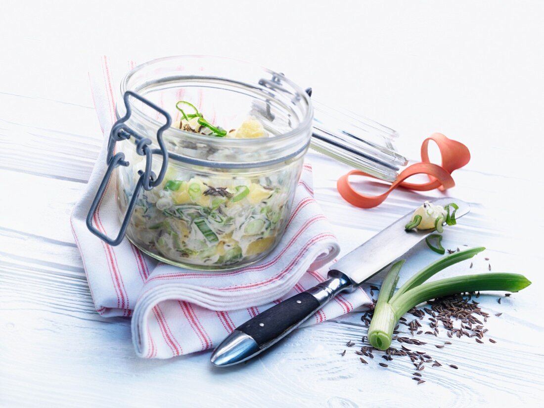 Tangy spread with leek and caraway