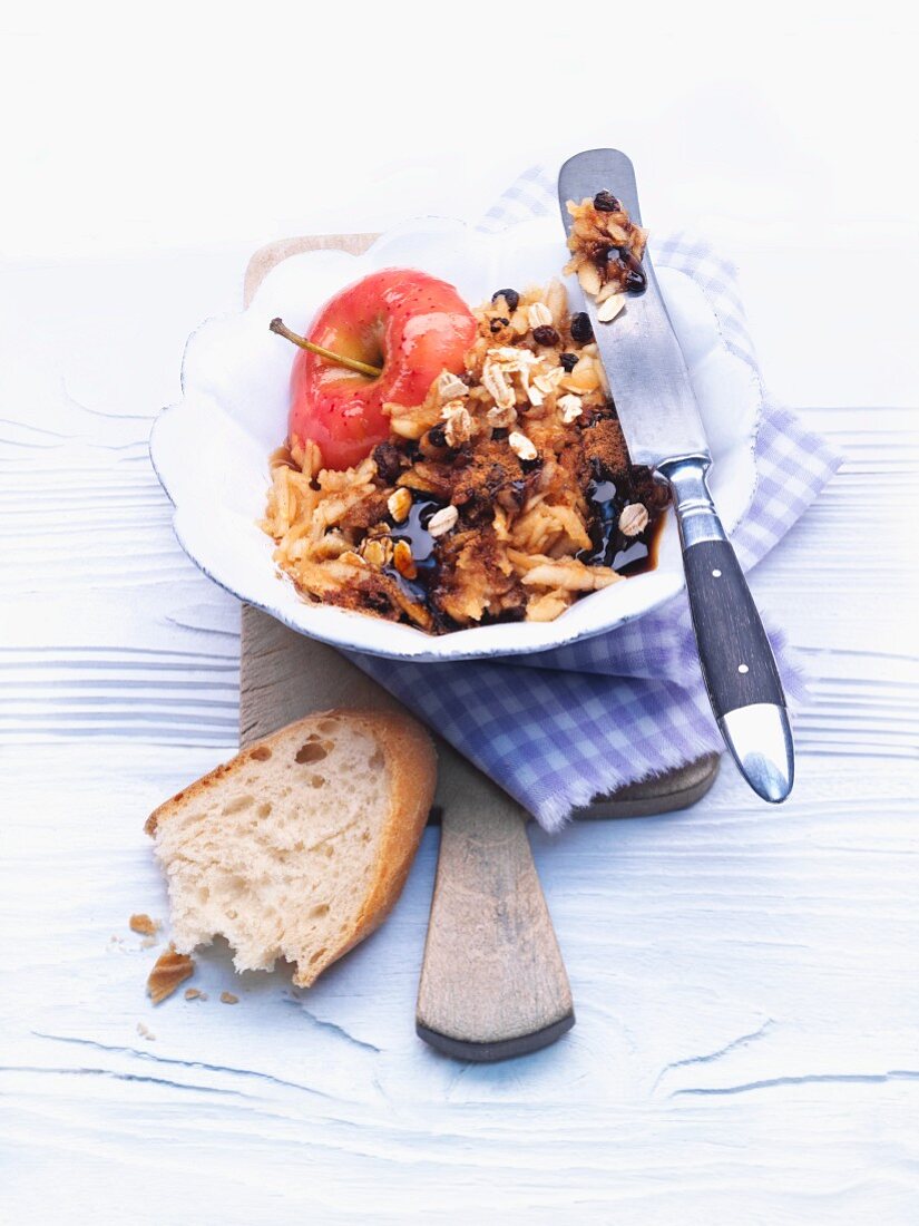 Baked apple spread with rolled oats