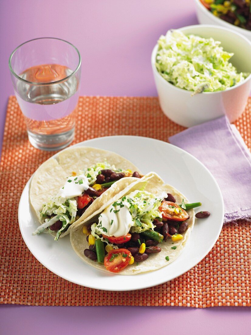 Tortillas with Chinese cabbage and kidney beans