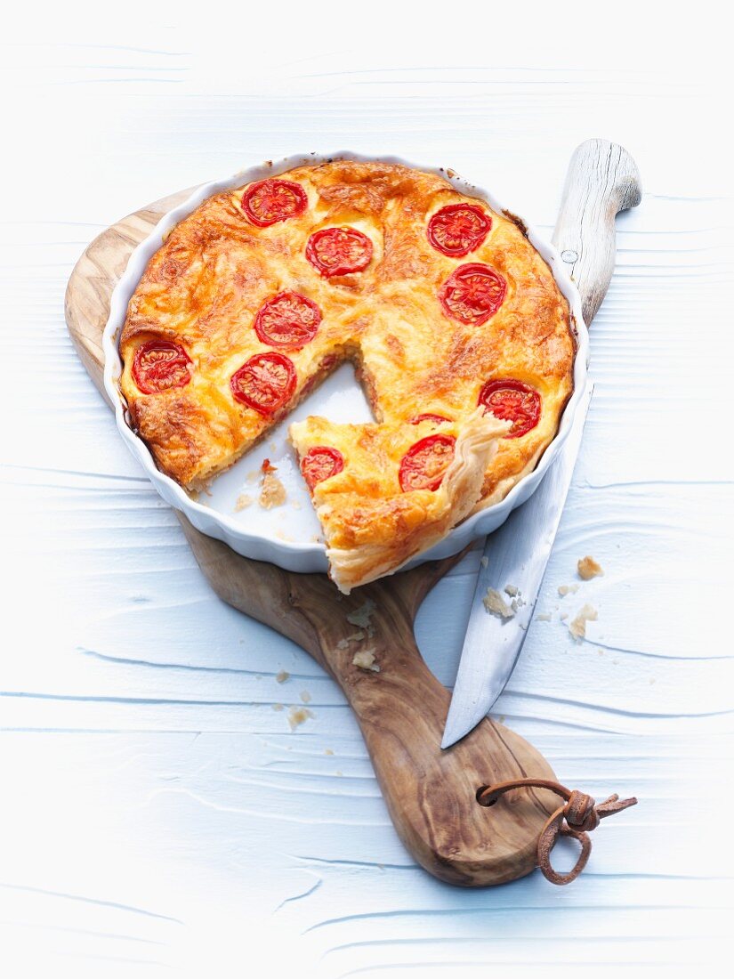Cheese flan with tomatoes