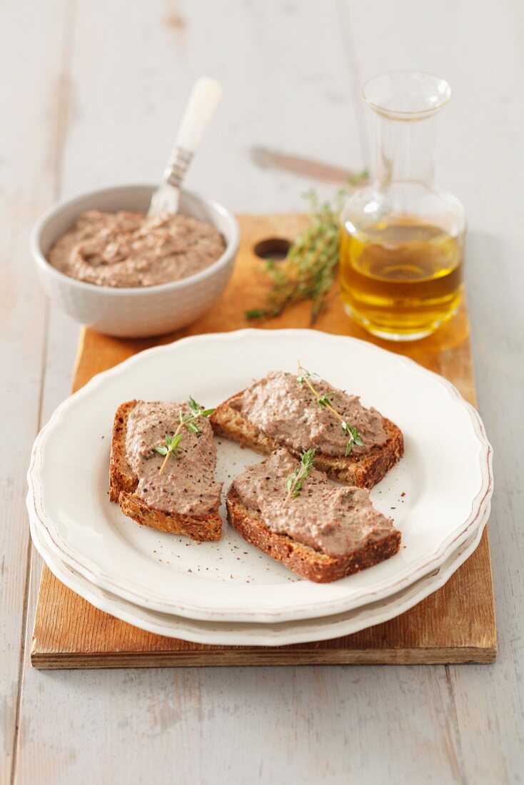 Crostini mit Hähnchenleberpate