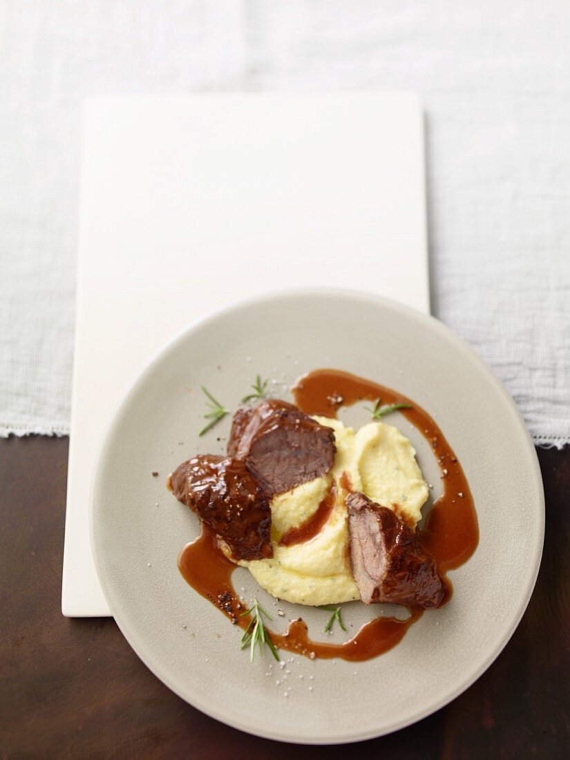 Braised veal cheeks with mashed potatoes
