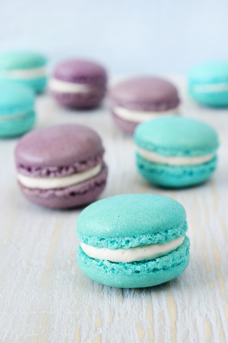 Blaue & violette Macarons