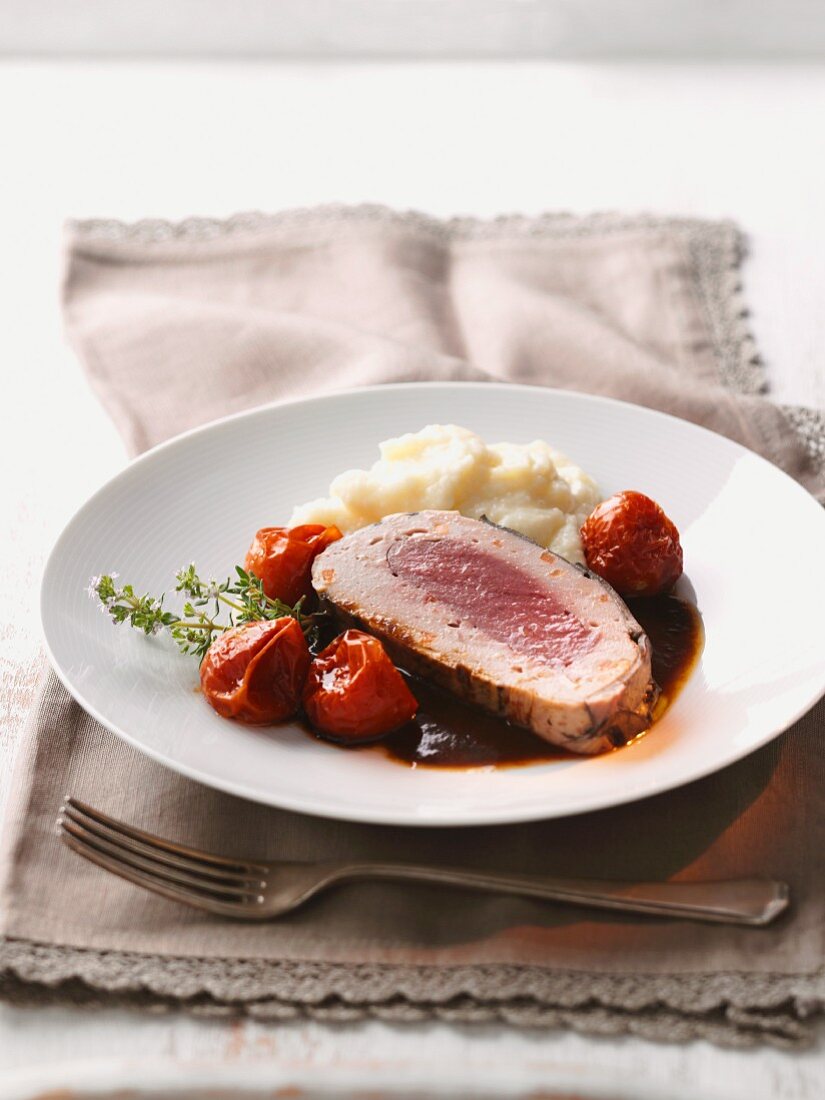 Saddle of venison with tomatoes and mashed potatoes