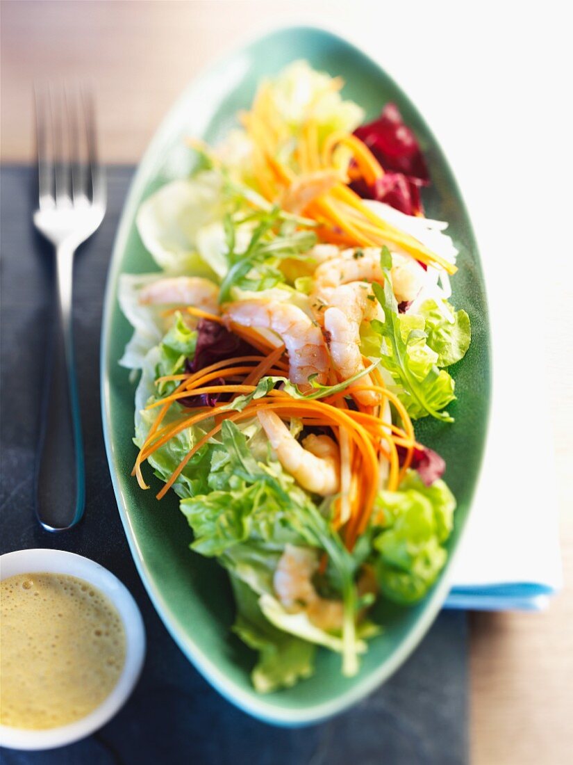 Summer salad with shrimp