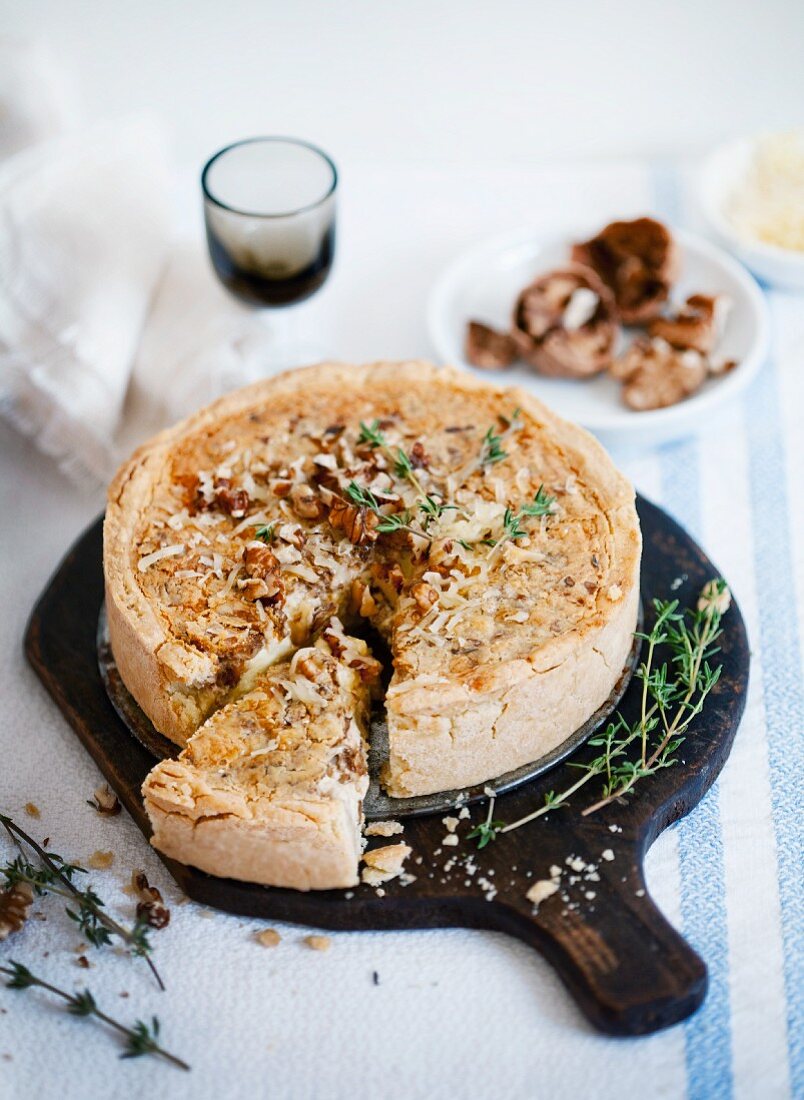 Cheese quiche with walnuts, sliced