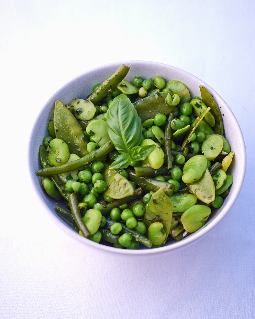 A green salad of beans and peas with basil