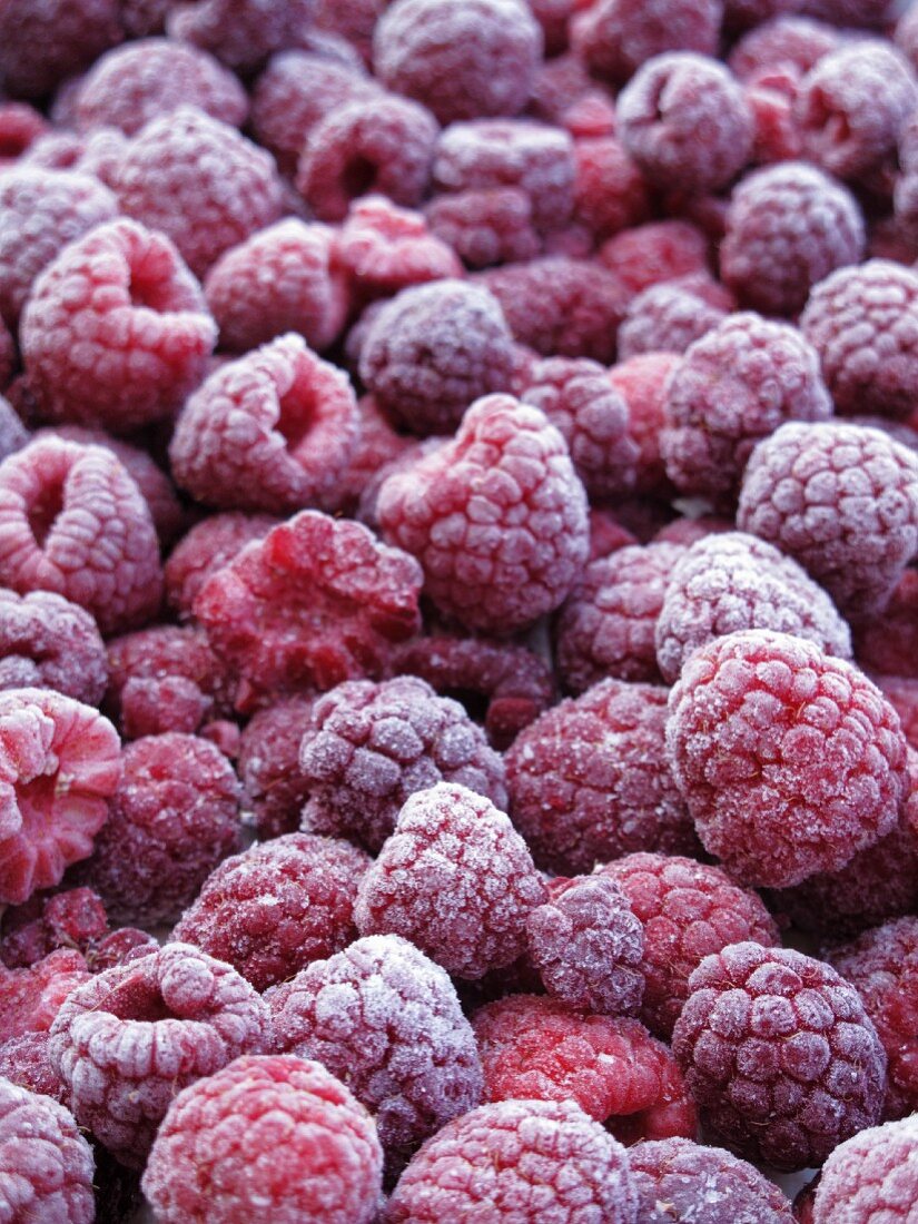 Viele gefrorene Himbeeren