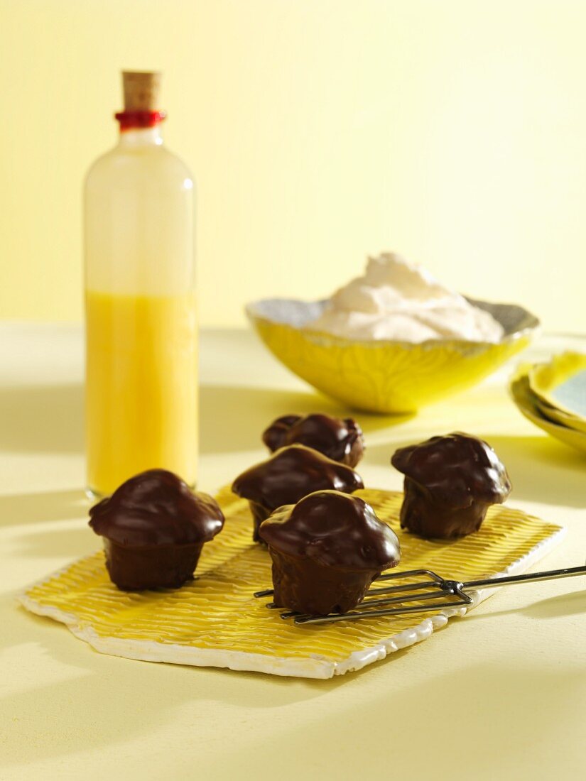 Eierlikörmuffins mit Schokoglasur