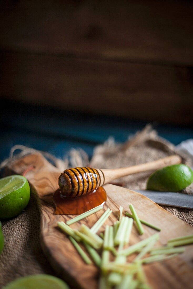 Honey Dipper with Honey, Lime and Lemongrass