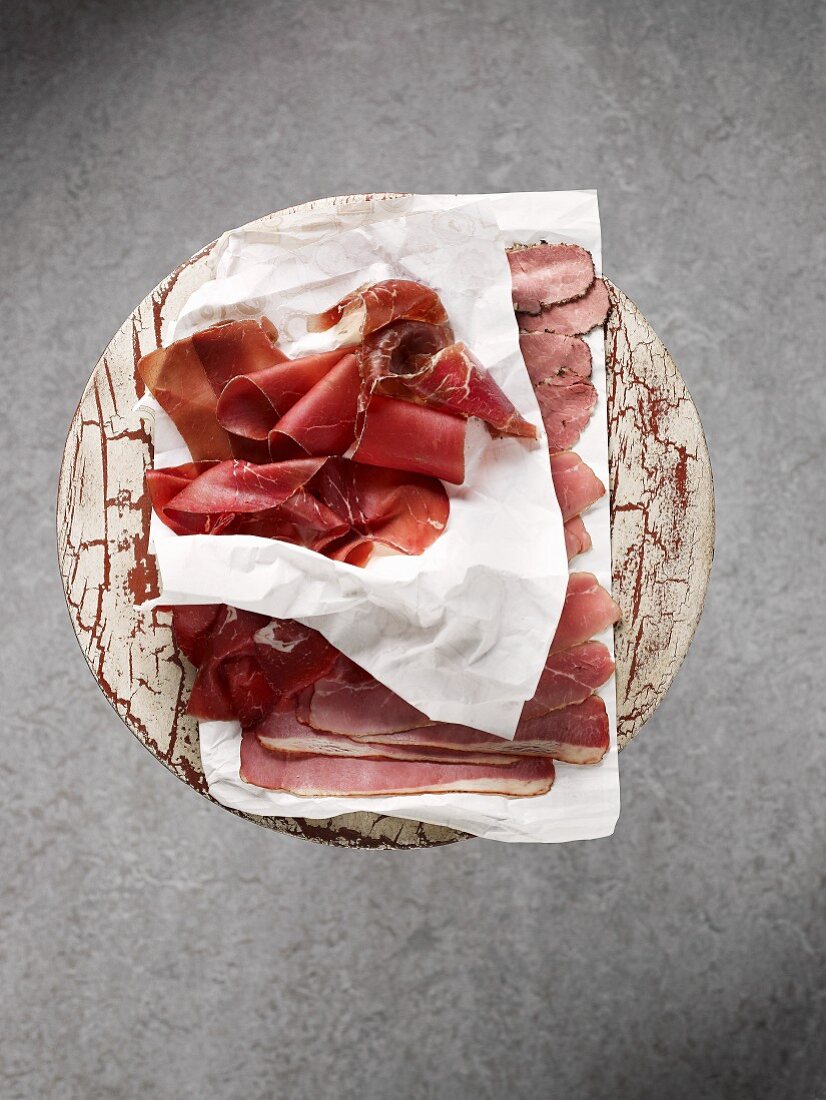 Smoked ham, sliced (view from above)