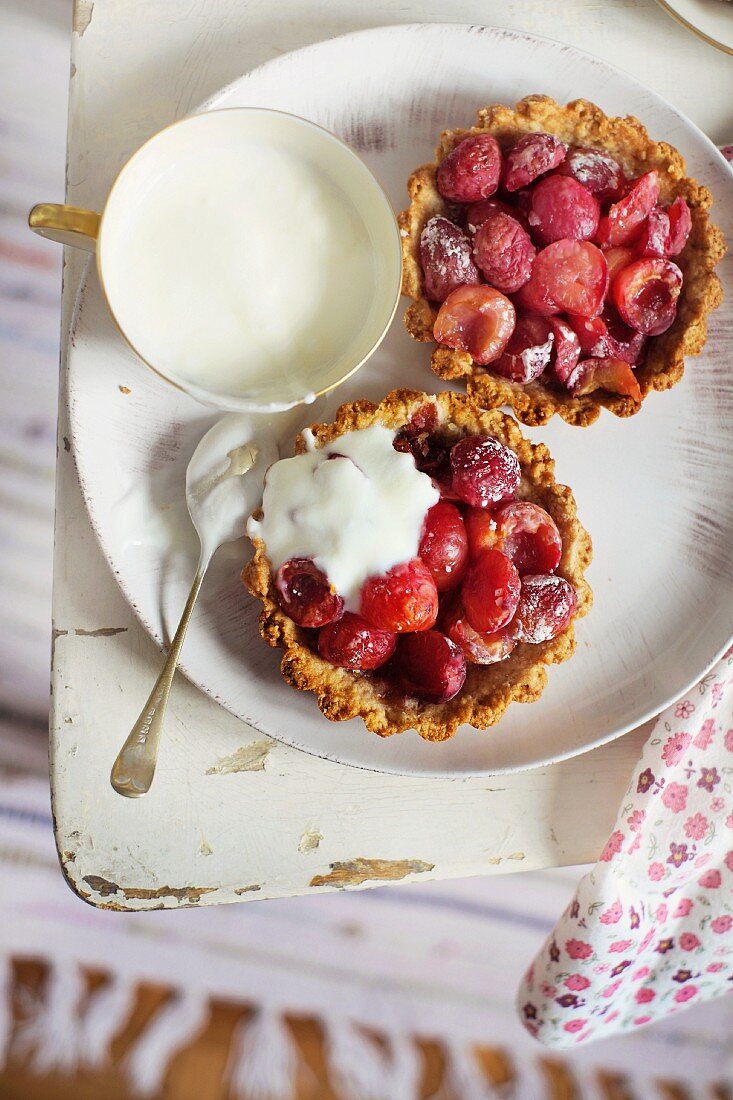 Kirschtorteletts mit Sauerrahm