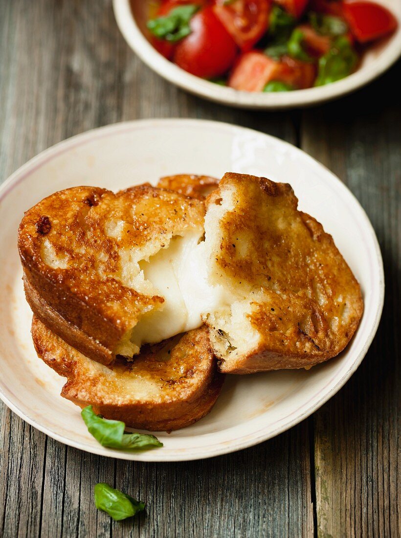 Cheese slices: slices of bread with mozzarella filling