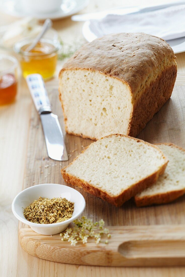 Bread with elderflowers