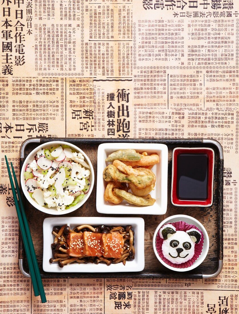 Verschiedene Asia-Snacks für den Lunch
