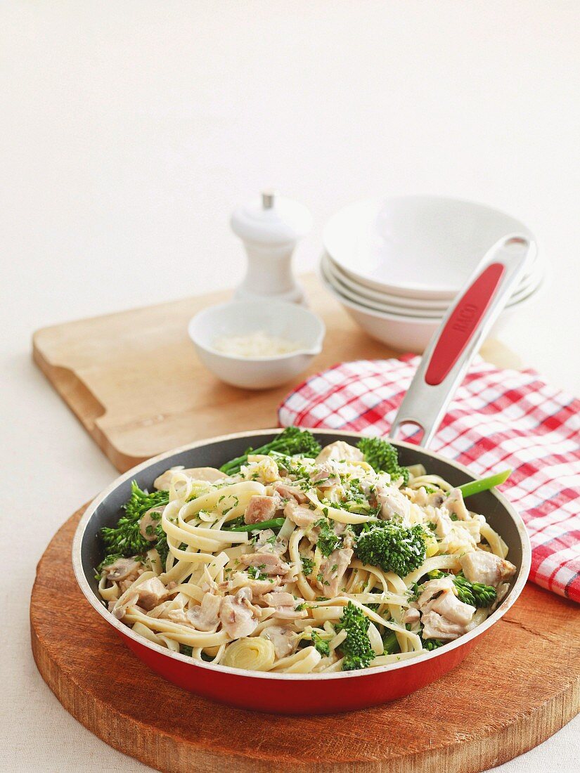 Fettuccine with a cream sauce, chicken, leeks and broccoli