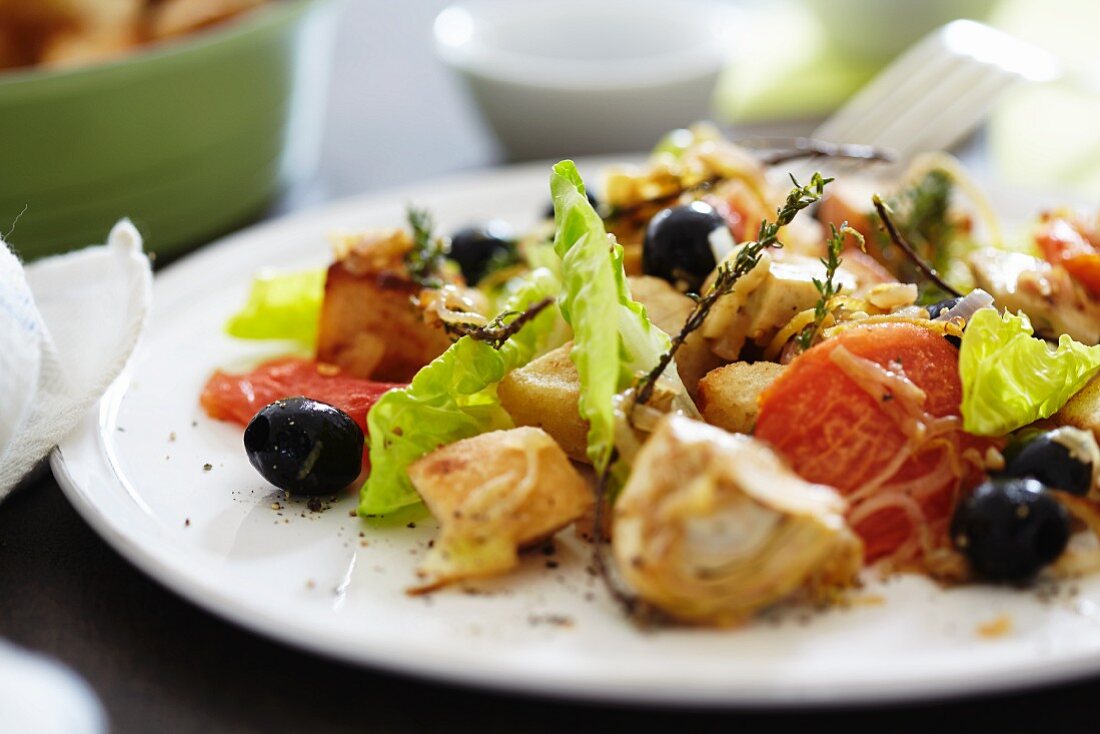 Artischockensalat mit schwarzen Oliven