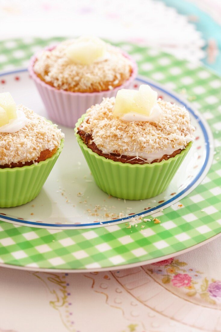 Muffins with pineapple