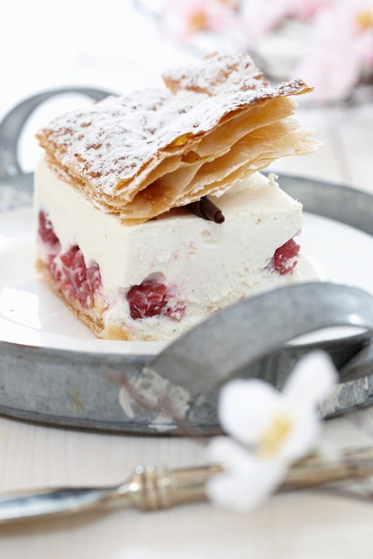 Puff pastry quark slice with raspberries