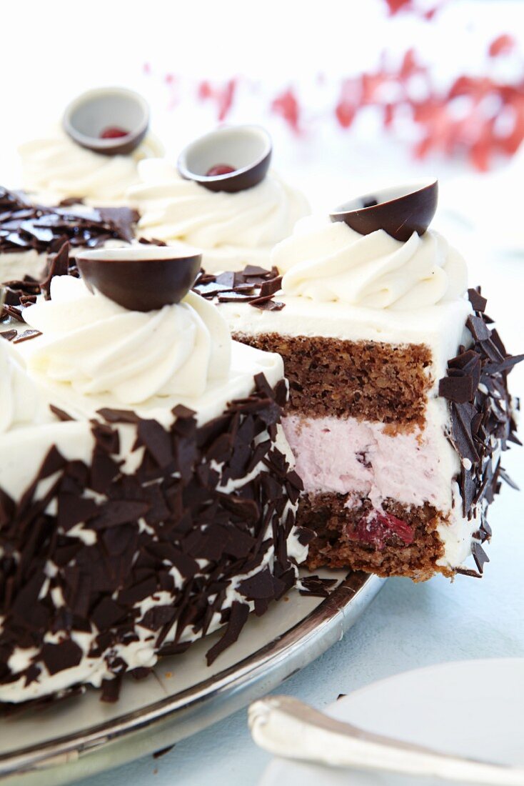 Cranberry and cream layer cake