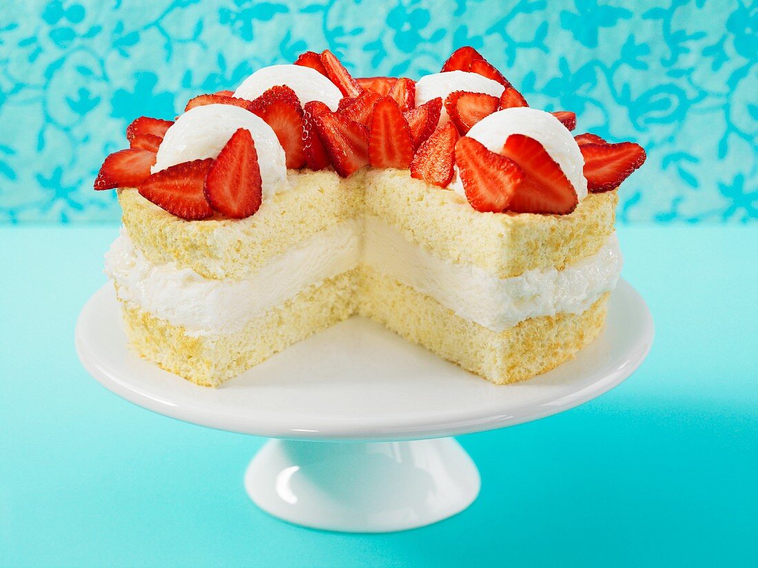 Angel Food Cake with almonds and strawberries
