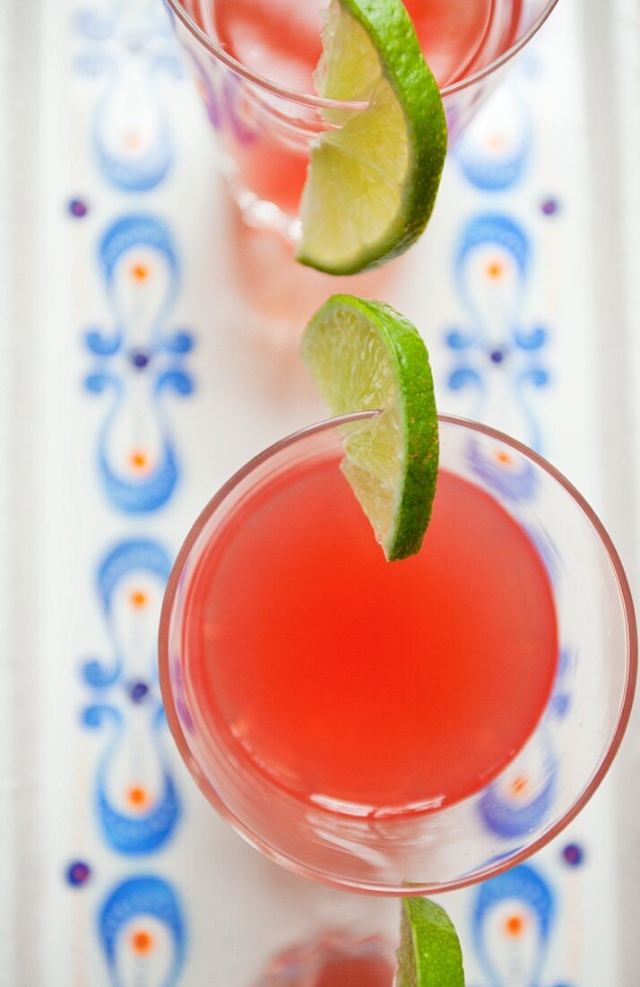Cosmopolitan cocktail with a slice of lime